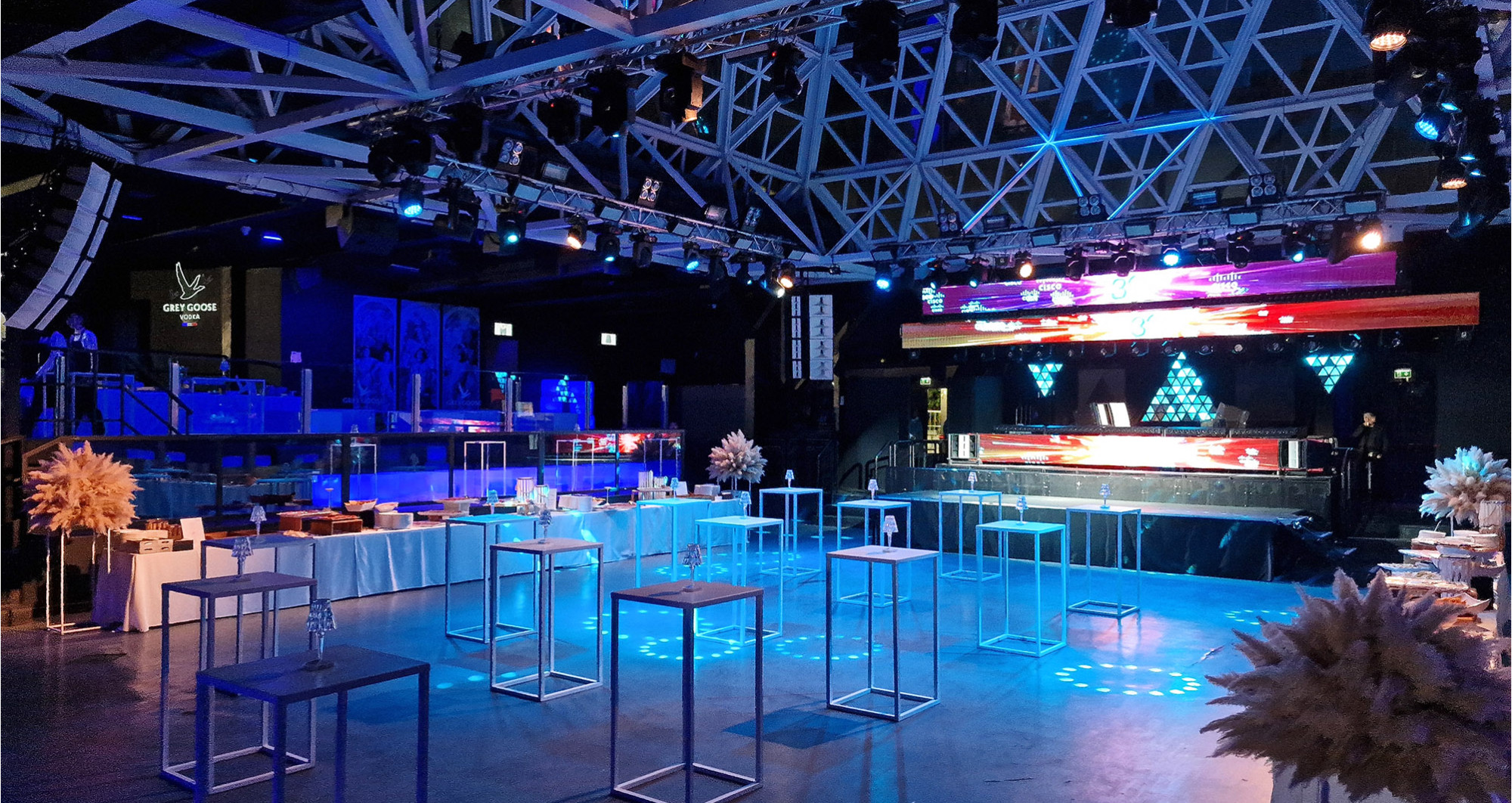 media.Standing Dinner Disco 2000px